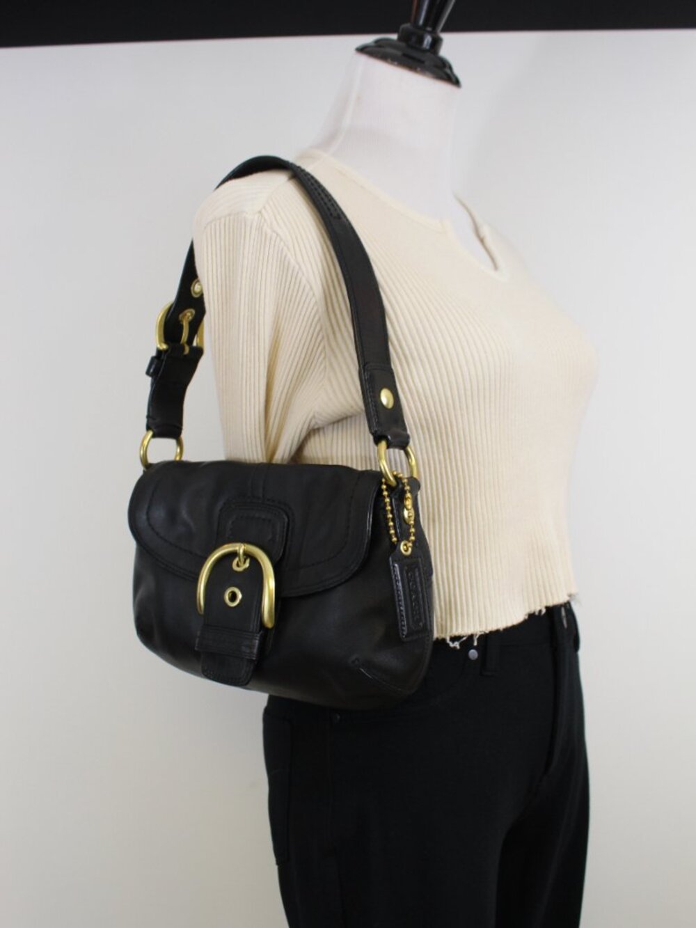 Coach Soho Black Leather Flap Shoulder Bag Gold Hardware 2010 Y2K Classic - Picture 4 of 14